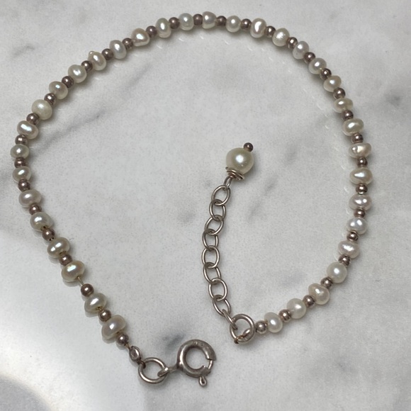 Jewelry - Pearl & silver bead bracelet